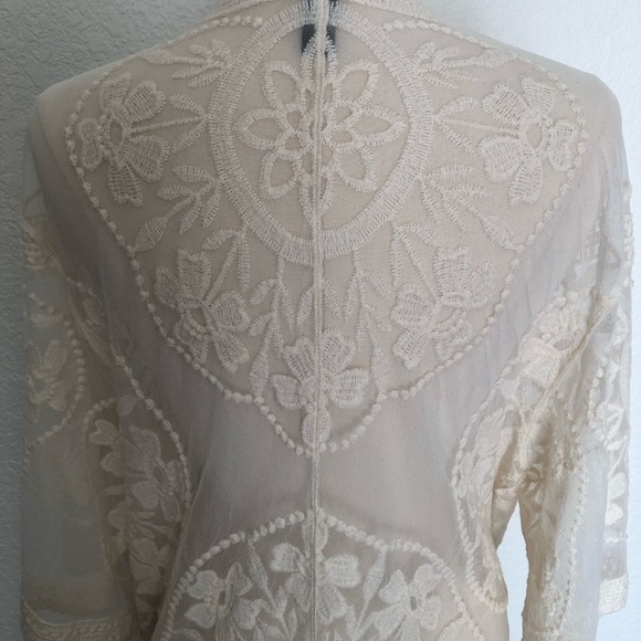 Windsor Ivory Lacey Embroidered Robe - Picture 2 of 12